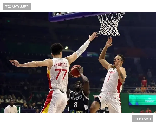 中国男篮最后1分钟连中两记三分 一度将分差迫近至3分